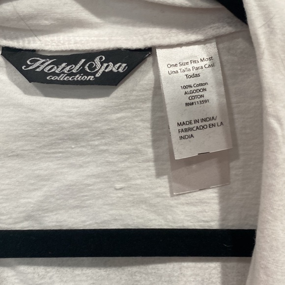 Bathrobe - Picture 2 of 3